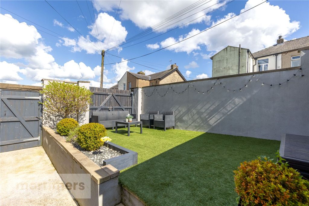 Property photo 3 of 26 Garden