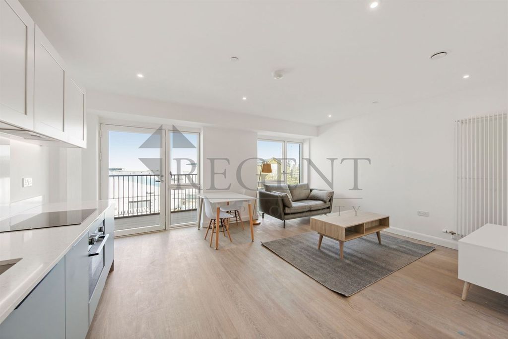 Property photo 2 of 8 Open Plan