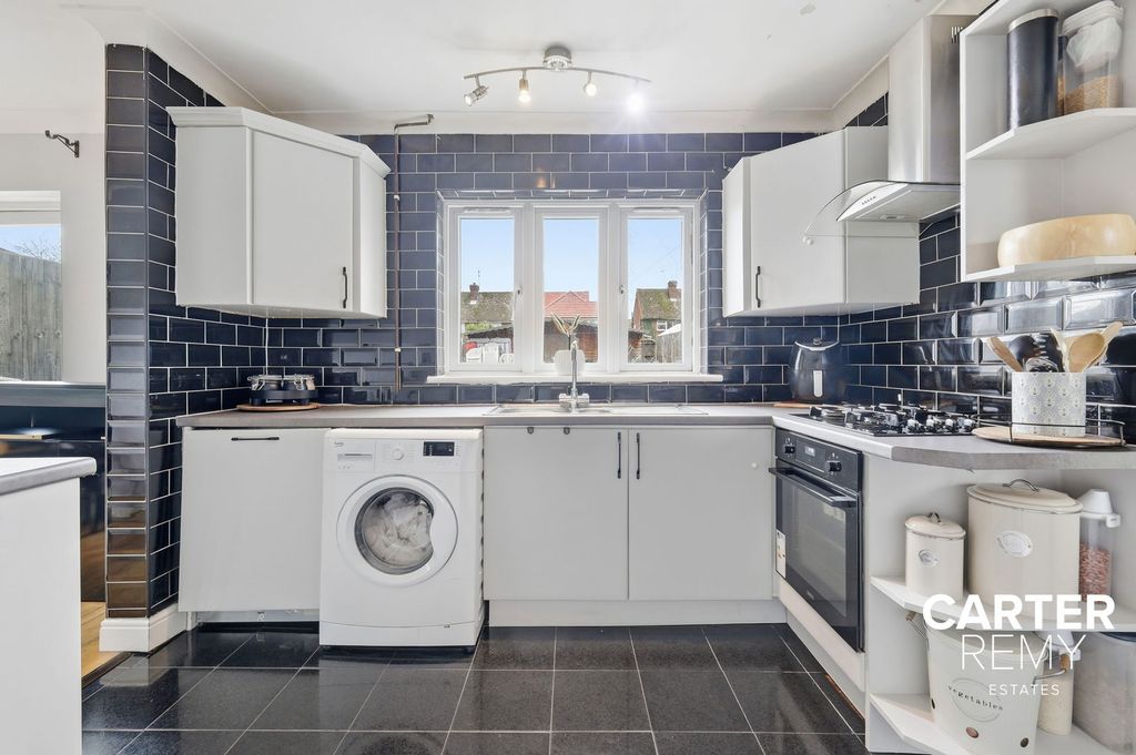 Property photo 2 of 25