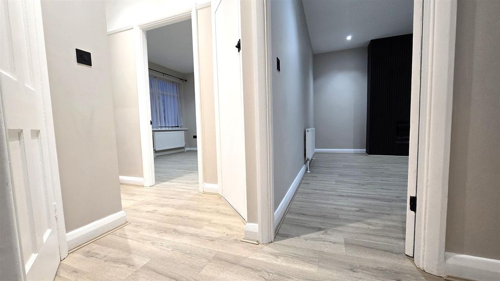 Property photo 3 of 13 66.Jpg
