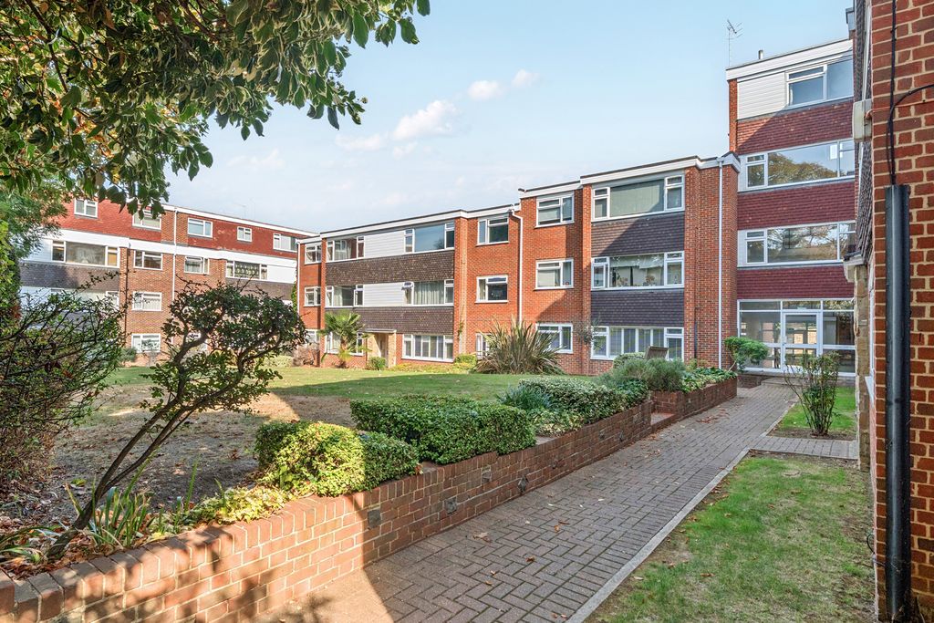Property photo 1 of 15 Communal Gardens