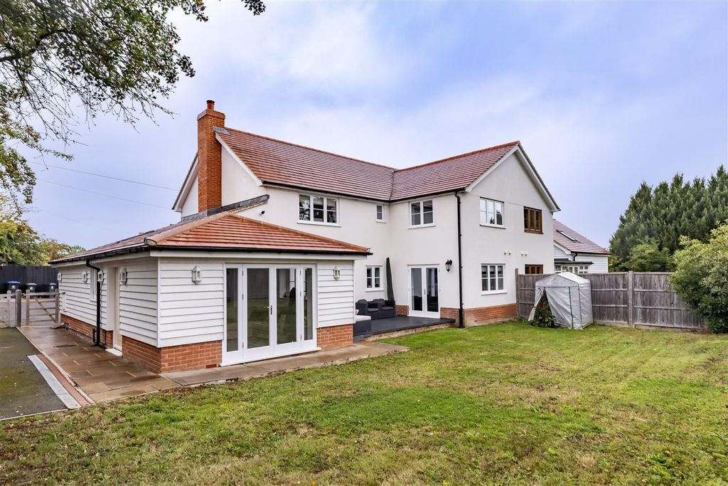 Property photo 2 of 45 1A, Bumbles Green (31).Jpg