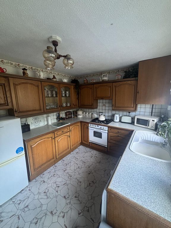 Property photo 2 of 11 Kitchen
