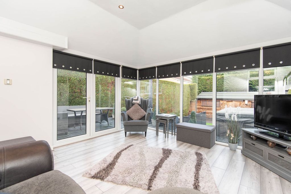 Property photo 3 of 23