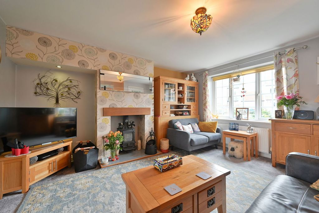 Property photo 2 of 21