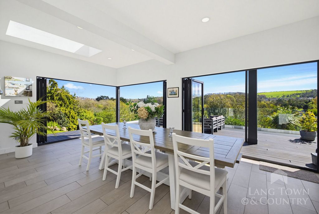 Property photo 3 of 38