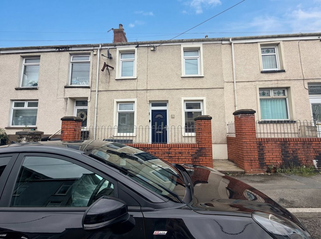 Property photo 1 of 32