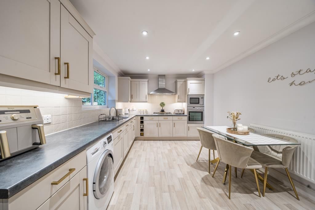 Property photo 2 of 18 Kitchen