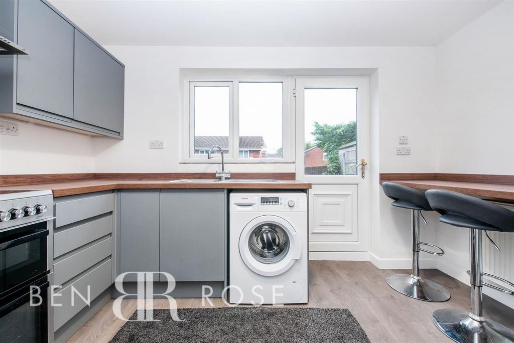 Property photo 3 of 13 Kitchen
