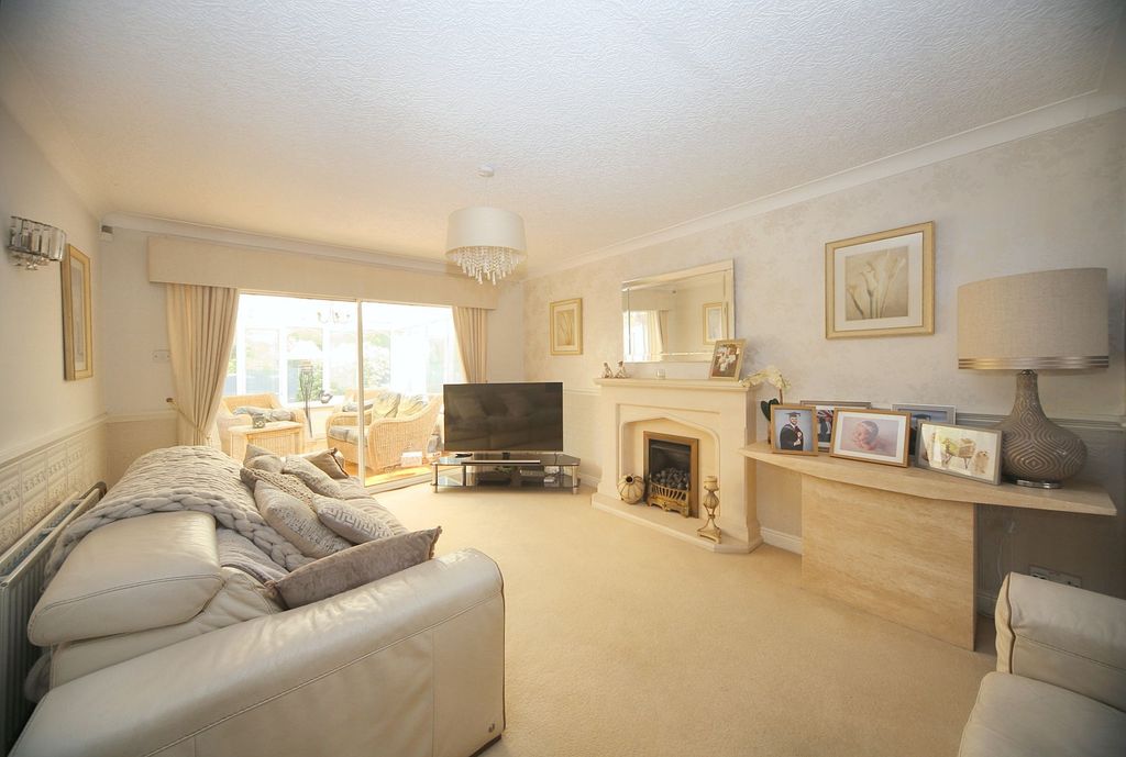 Property photo 2 of 27