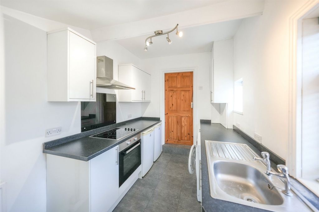 Property photo 2 of 10 Kitchen