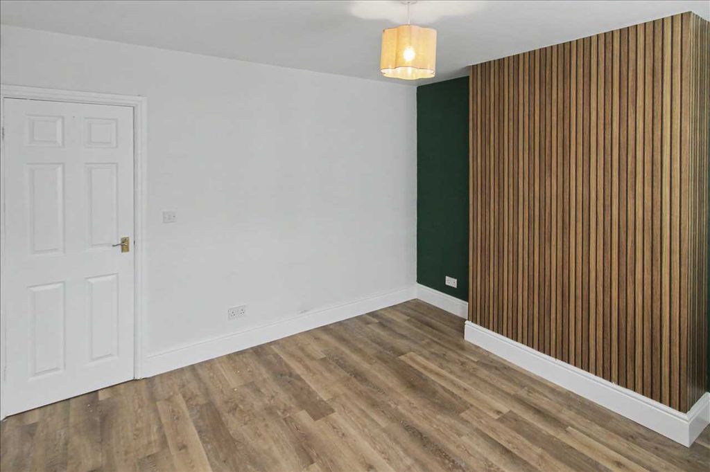 Property photo 2 of 20 Lounge