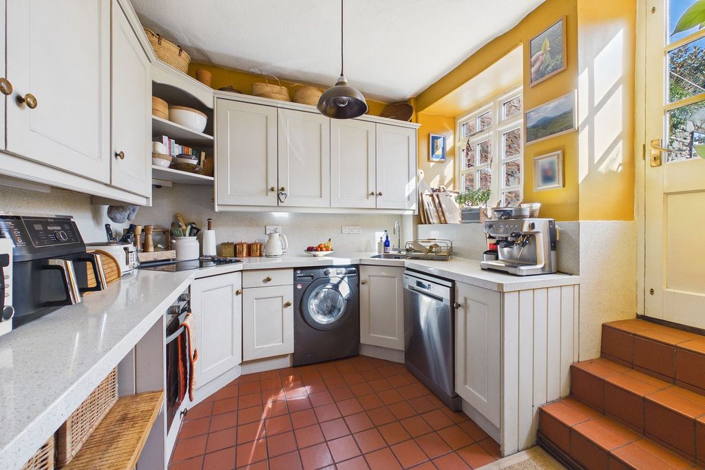 Property photo 2 of 21