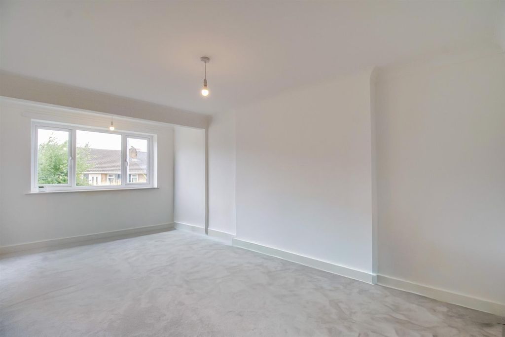 Property photo 2 of 9 Living Room