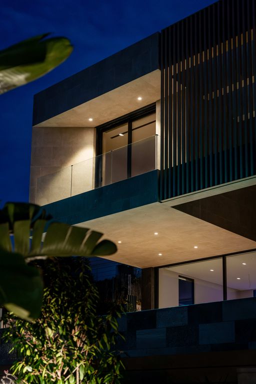 Property photo 2 of 65