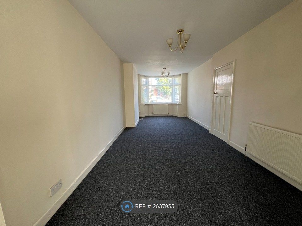 Property photo 3 of 11 Lounge