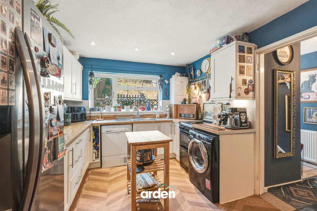 Property photo 2 of 14