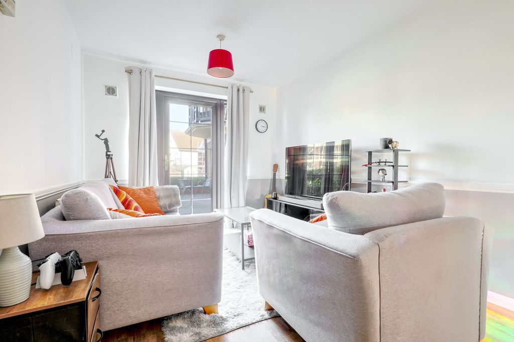 Property photo 2 of 8