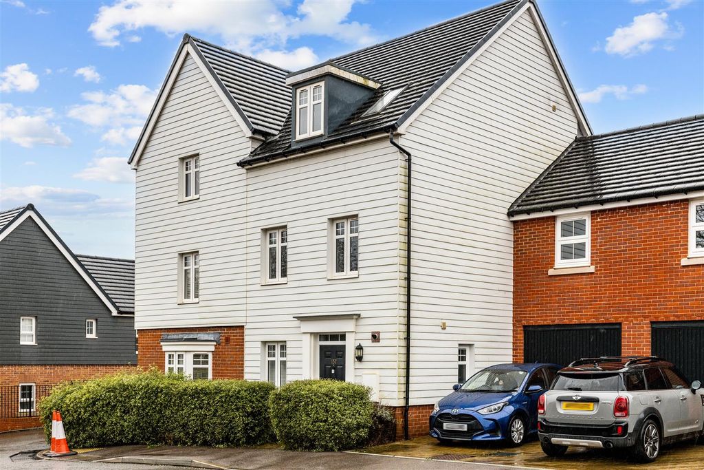 Property photo 1 of 19 137 Virginia Drive-28.Jpg