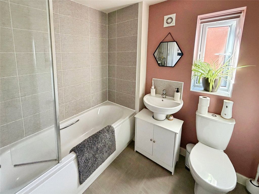 Property photo 3 of 9 Bathroom/Wc