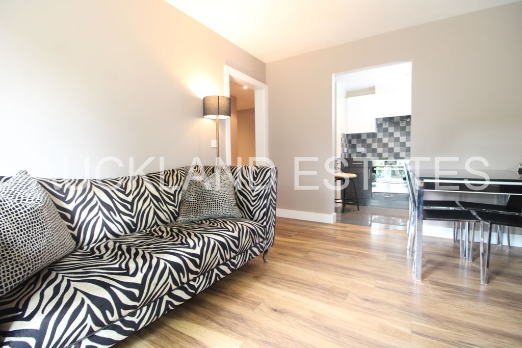 Property photo 1 of 13 Img_1957_15_Original