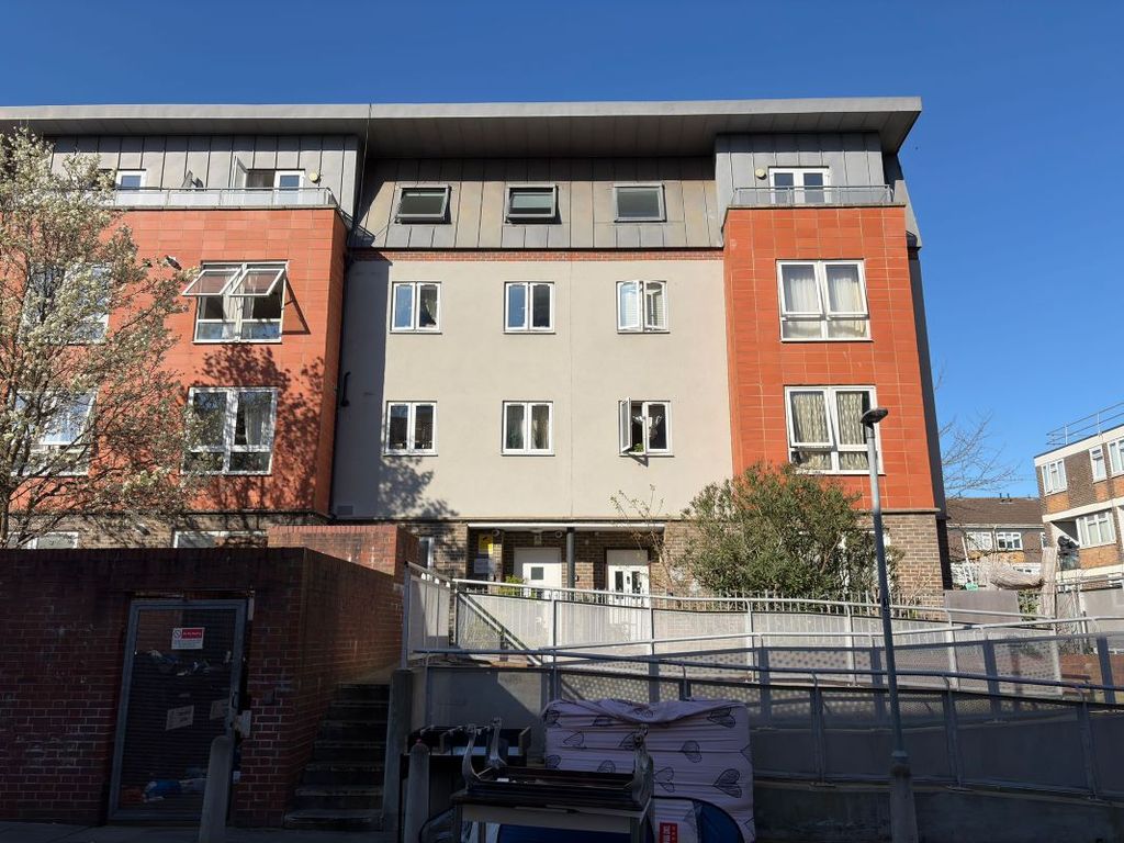 Property photo 2 of 9