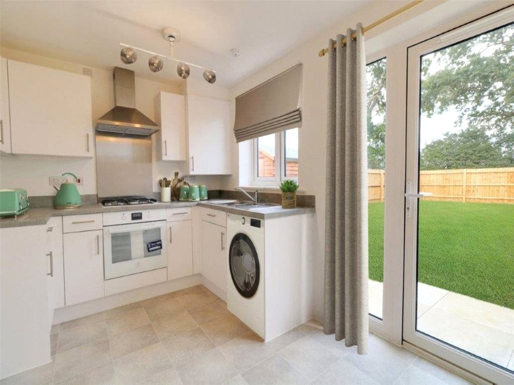 Property photo 2 of 7 Kitchen