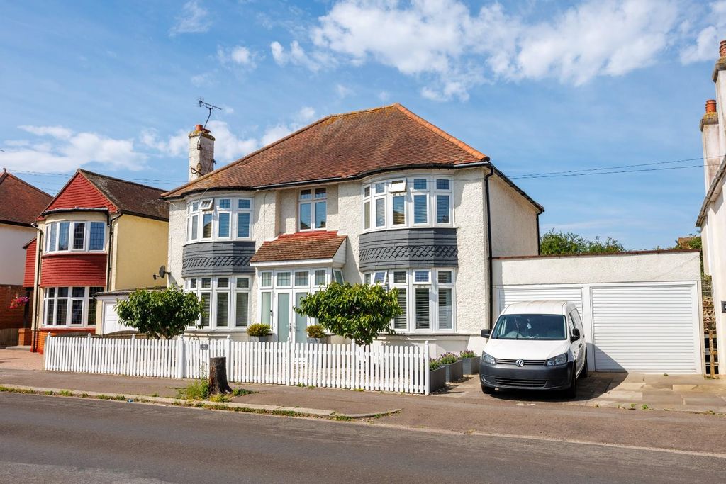 Property photo 1 of 31