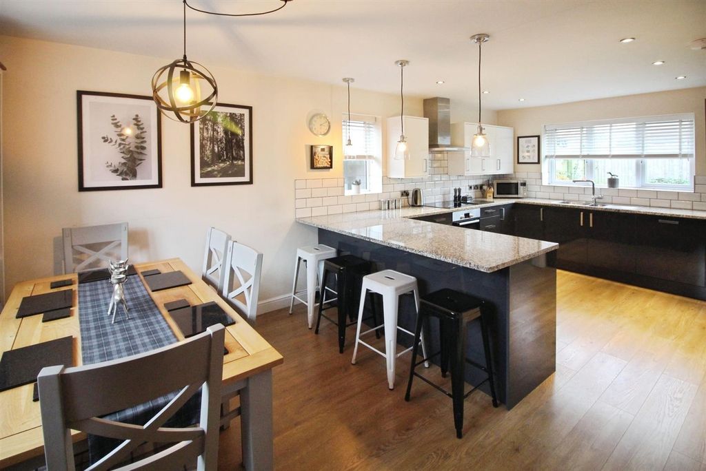 Property photo 2 of 20 Kitchen/Diner