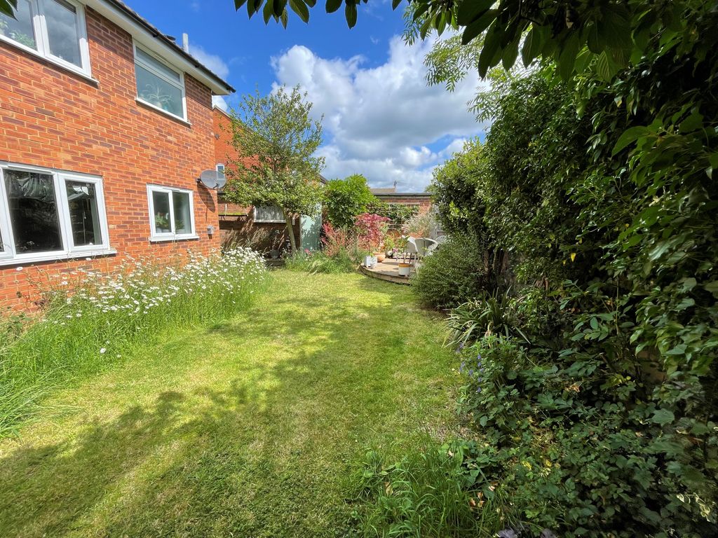 Property photo 2 of 10 Garden