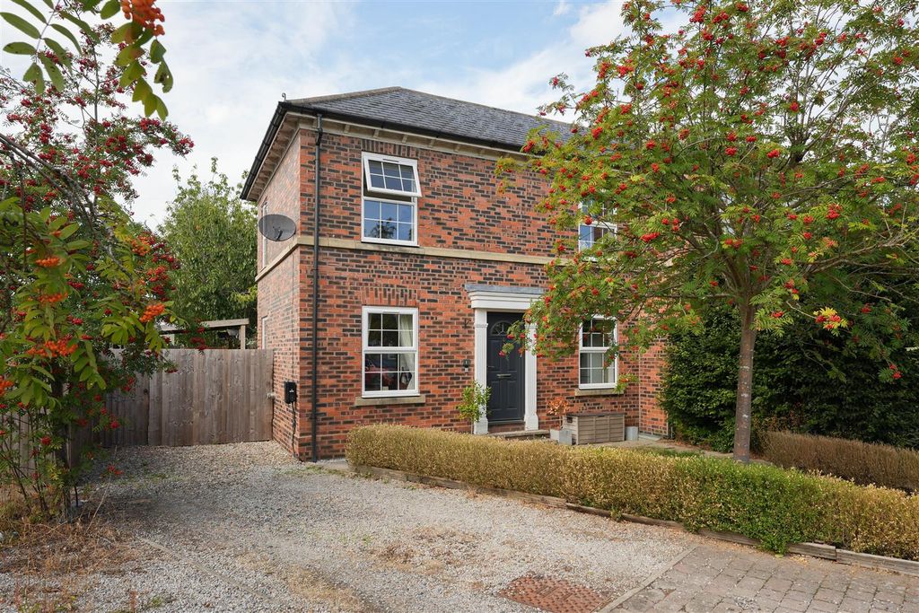 Property photo 1 of 16 External