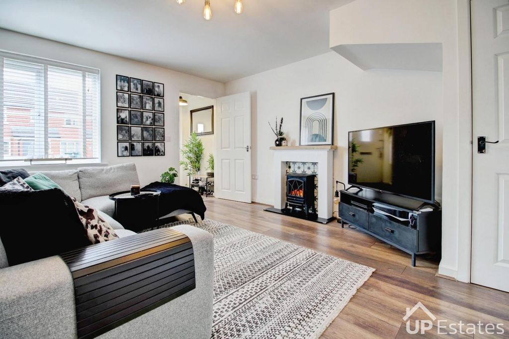 Property photo 2 of 28