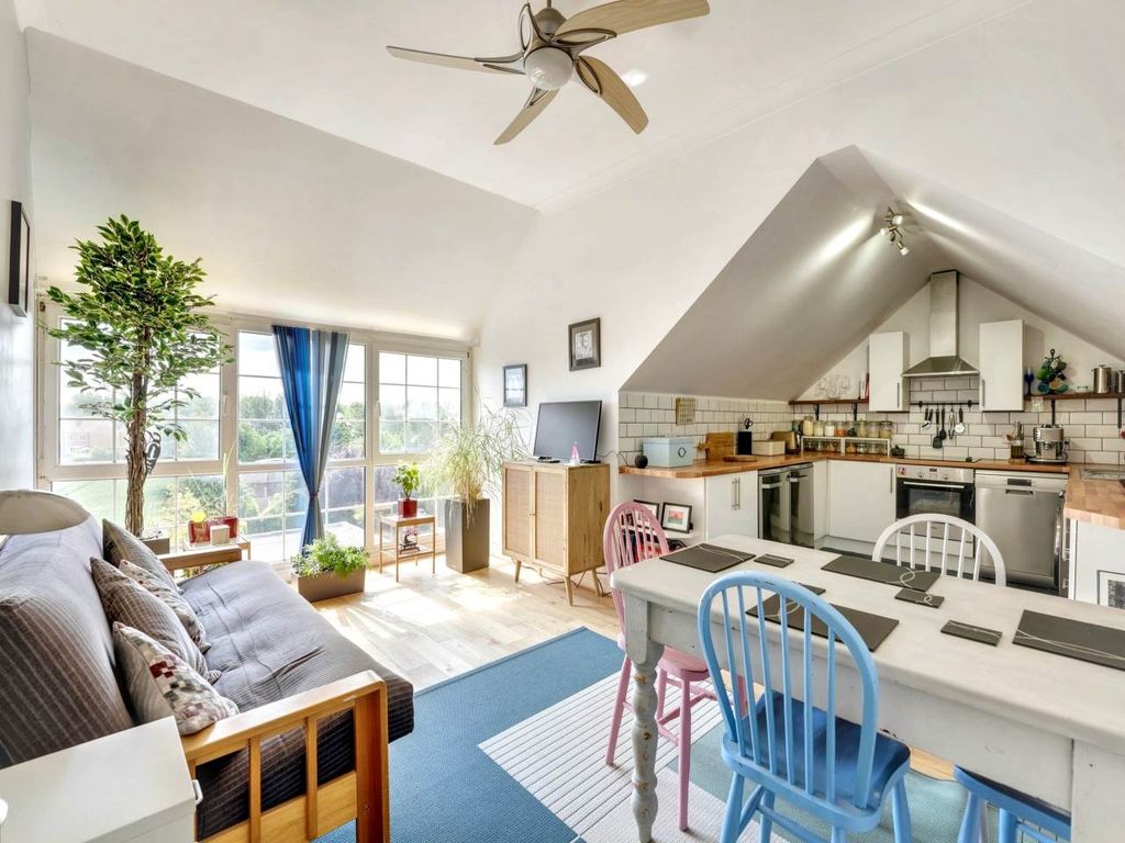 Property photo 3 of 14 Open Plan