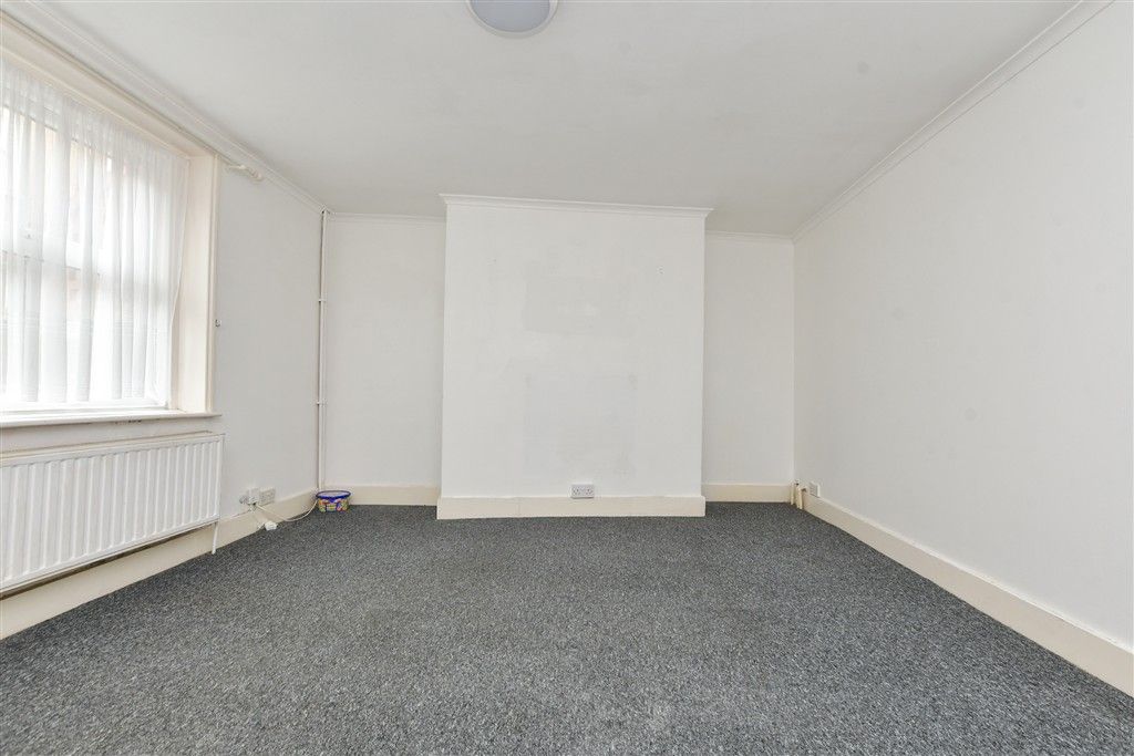 Property photo 3 of 10 Lounge