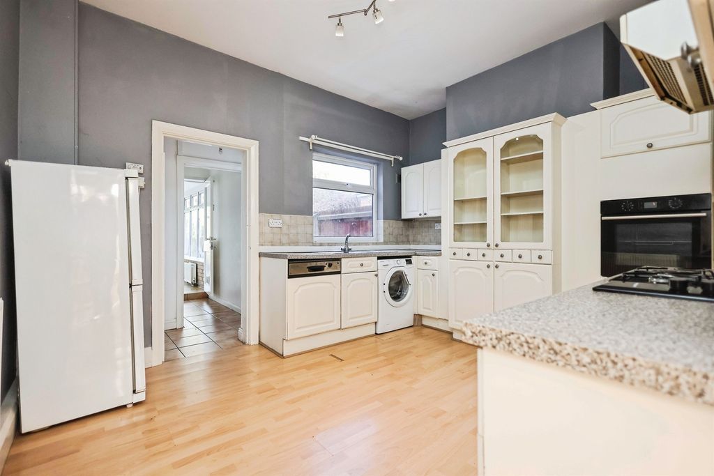 Property photo 3 of 16