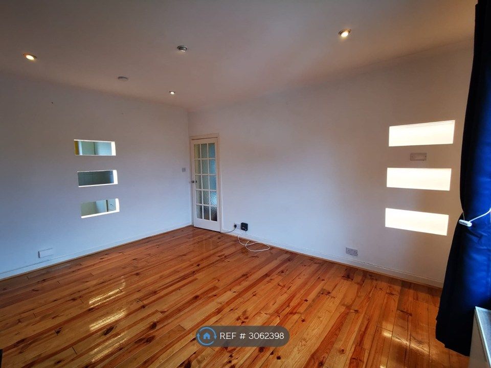 Property photo 2 of 15 Living Room