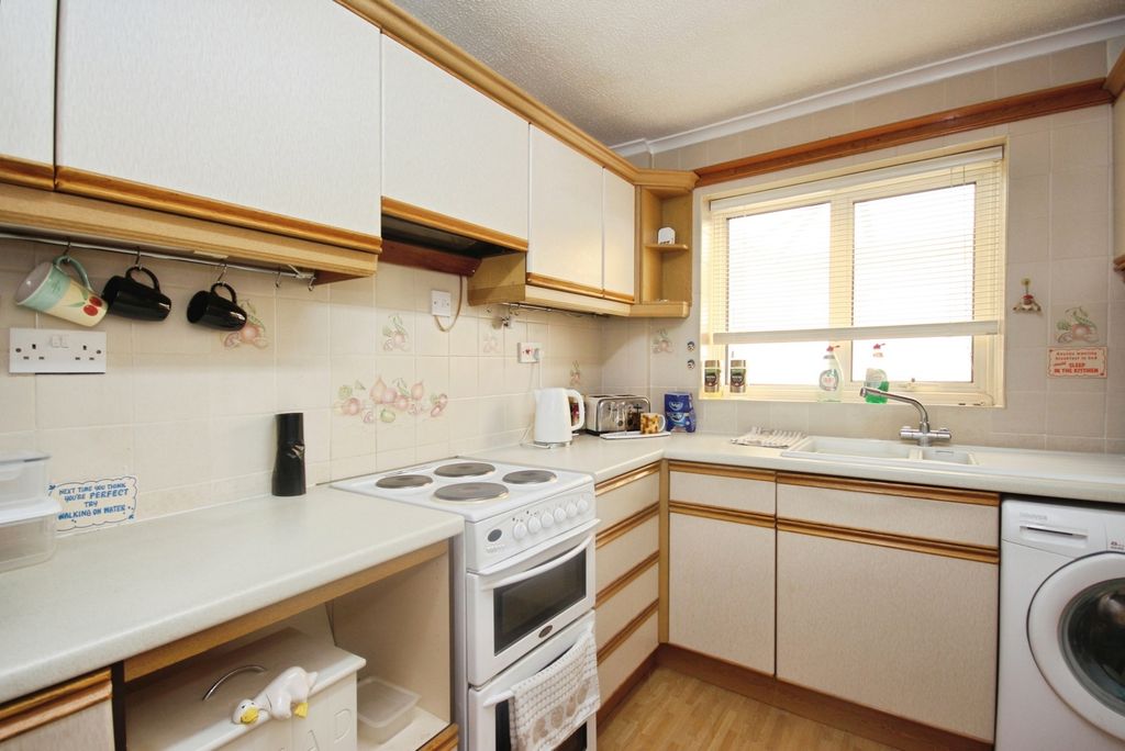 Property photo 3 of 16 Kitchen