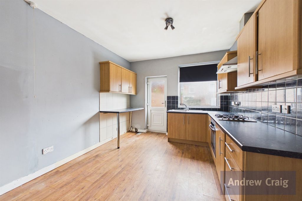 Property photo 3 of 12 Kitchen