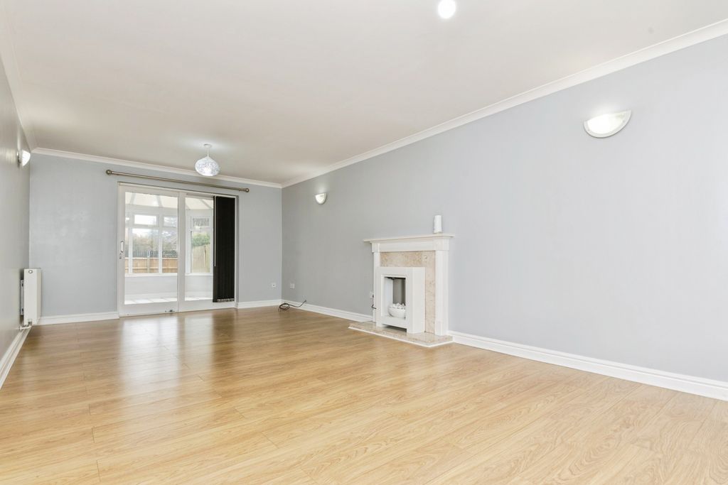 Property photo 3 of 20 Living Room