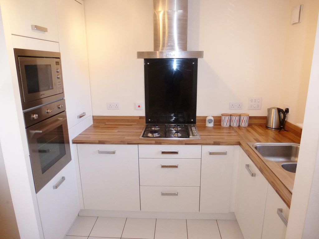 Property photo 3 of 6 Kitchen