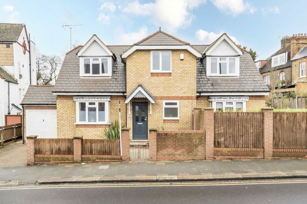 Property photo 3 of 8