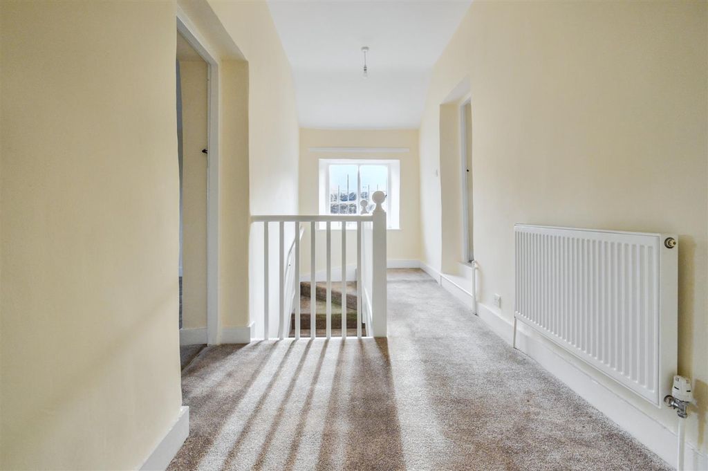 Property photo 3 of 20 33Lh (10).Jpeg