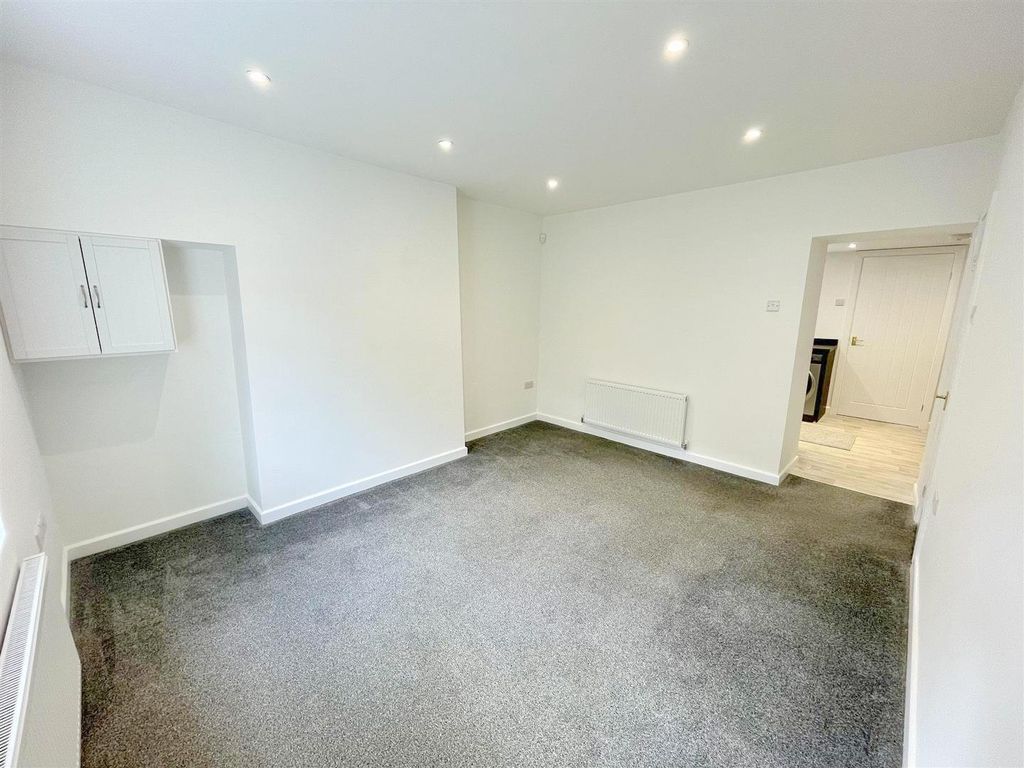 Property photo 2 of 12 Lounge