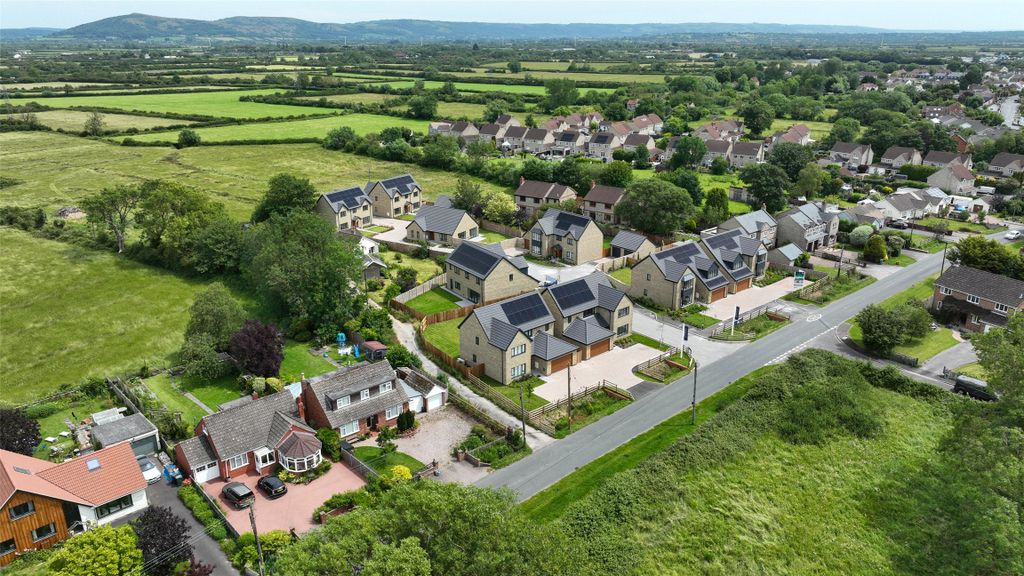 Property photo 2 of 10 Hare's Leap