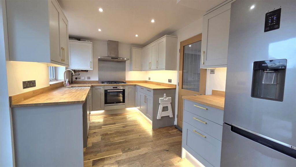 Property photo 2 of 22 Kitchen