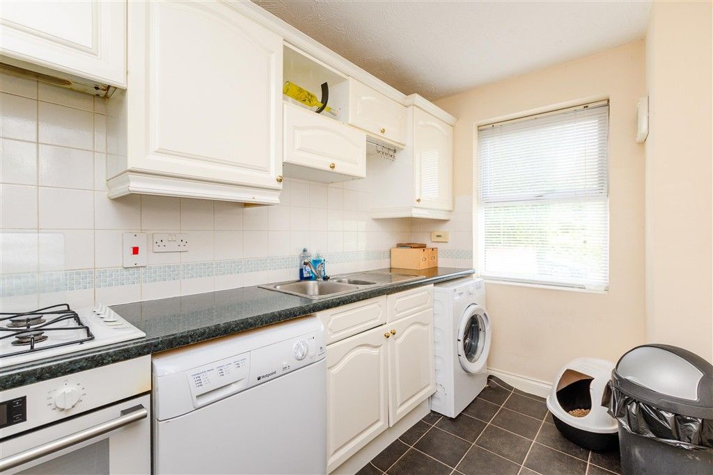 Property photo 3 of 14 Kitchen