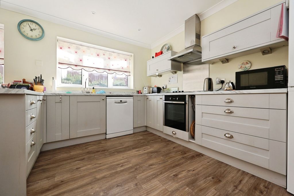 Property photo 2 of 23 5389081