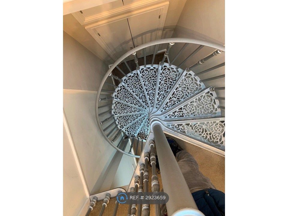 Property photo 3 of 34 Feature Spiral Staircase