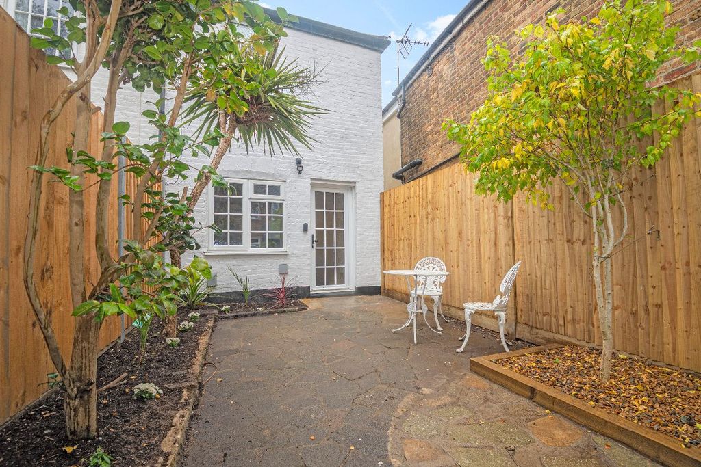 Property photo 2 of 11