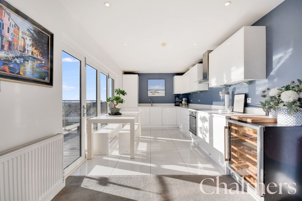 Property photo 3 of 24